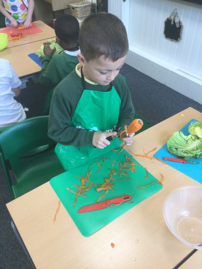Image for the Tweet beginning: Y3 enjoyed making vegetable soup