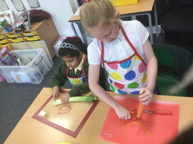 Image for the Tweet beginning: Y3 enjoyed making vegetable soup